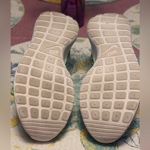 Women’s Nike - Running Shoes - Picture 6 of 6